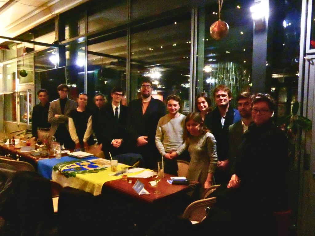 Photo de groupe de la soirée de lancement